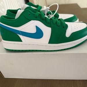 Womens Nike Air Jordan 1 Low 'Lucky Green Aquatone' size 7.5